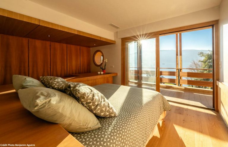 Suite 3 avec lit double et vue sur le lac